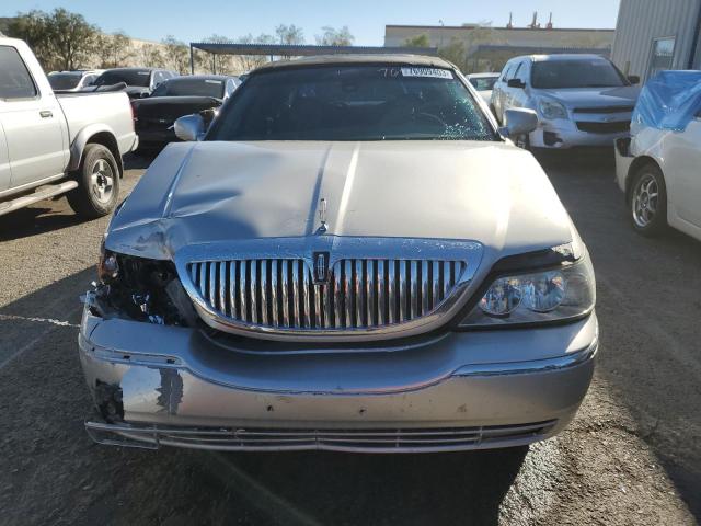 Photo 5 from auction – 2003 LINCOLN TOWN CAR C with VIN 1LNHM83W03Y617700