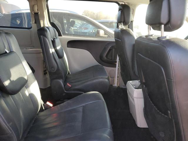 Photo 11 from auction – 2016 CHRYSLER TOWN & COU with VIN 2C4RC1BG9GR230070