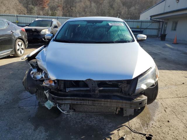 Photo 5 from auction – 2013 VOLKSWAGEN PASSAT S with VIN 1VWAP7A33DC140692