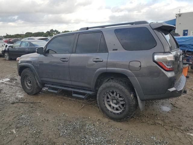Photo 2 from auction – 2018 TOYOTA 4RUNNER SR with VIN JTEZU5JR5J5173342
