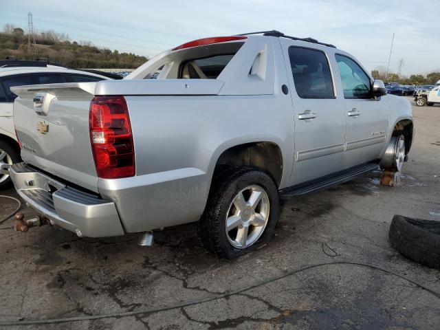 Photo 3 from auction – 2013 CHEVROLET AVALANCHE with VIN 3GNTKFE70DG244286
