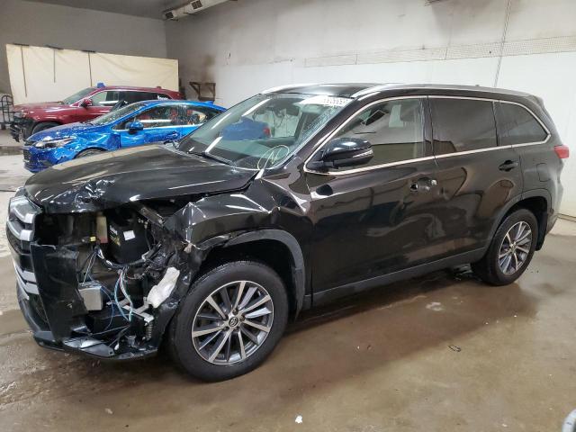 TOYOTA HIGHLANDER 2019 with VIN 5TDJZRFH2KS619646 - Photo from auction