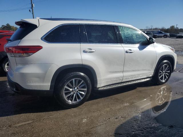 Photo 3 from auction – 2018 TOYOTA HIGHLANDER with VIN 5TDKZRFH9JS286364