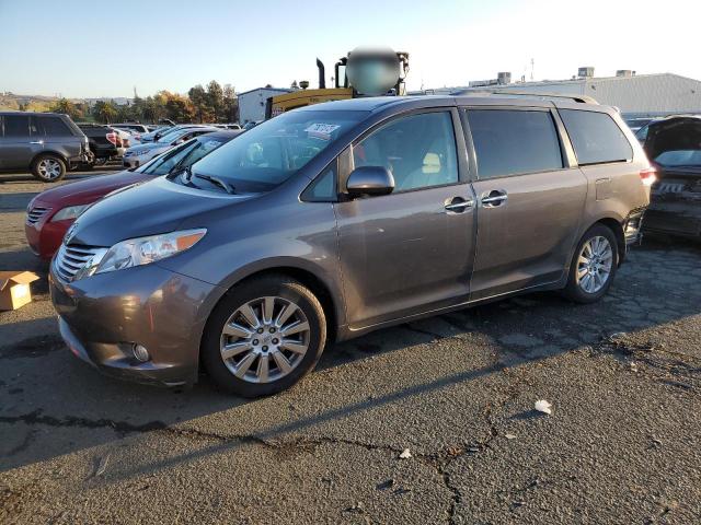 Photo 1 from auction – 2011 TOYOTA SIENNA XLE with VIN 5TDYK3DCXBS033381