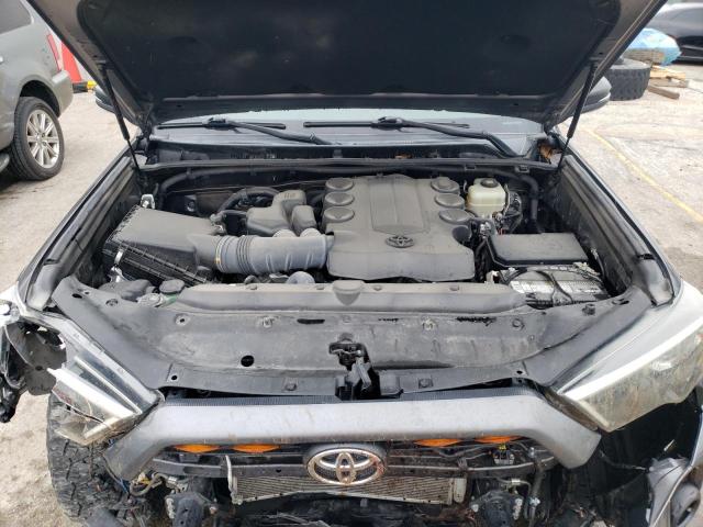 Photo 11 from auction – 2018 TOYOTA 4RUNNER SR with VIN JTEBU5JR4J5569196