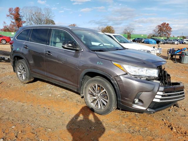 Photo 4 from auction – 2019 TOYOTA HIGHLANDER with VIN 5TDJZRFH1KS575770