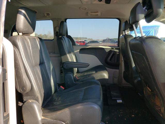 Photo 11 from auction – 2016 CHRYSLER TOWN & COU with VIN 2C4RC1BG4GR292623