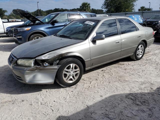 TOYOTA CAMRY CE 2000 with VIN 4T1BG28K0YU665339 - Photo from auction