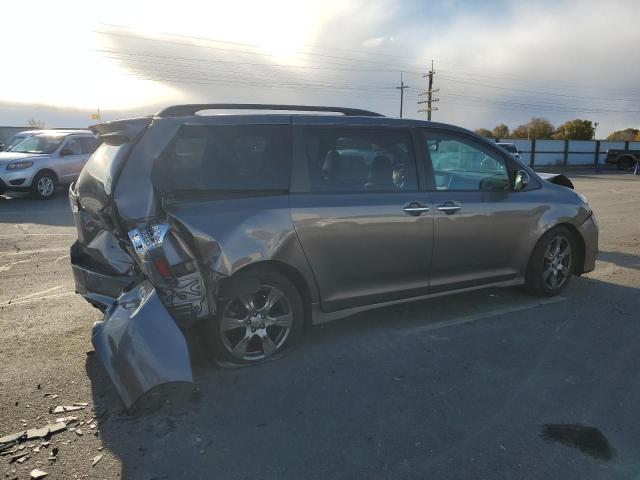 Photo 3 from auction – 2017 TOYOTA SIENNA SE with VIN 5TDXZ3DC7HS829067