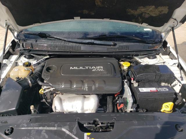 Photo 11 from auction – 2015 CHRYSLER 200 LIMITE with VIN 1C3CCCAB9FN635109
