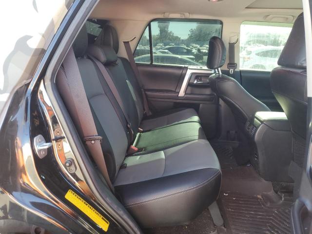 Photo 11 from auction – 2018 TOYOTA 4RUNNER SR with VIN JTEBU5JR5J5519858