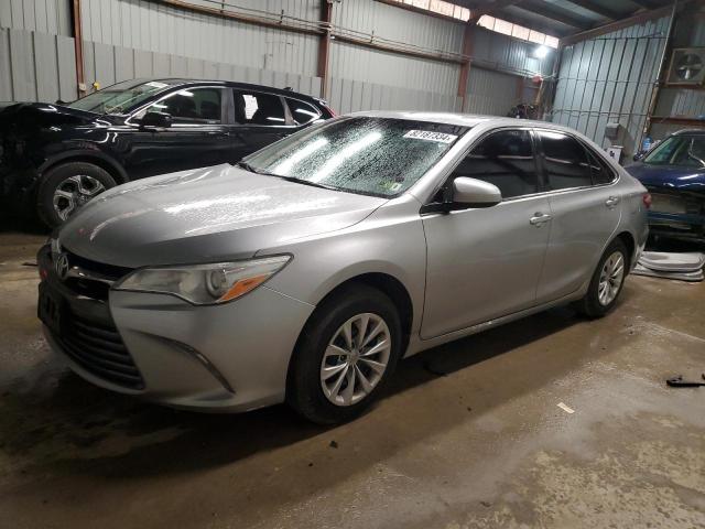 TOYOTA CAMRY LE 2016 مع رقم تعريف المركبة 4T4BF1FK5GR532015 - صورة من المزاد