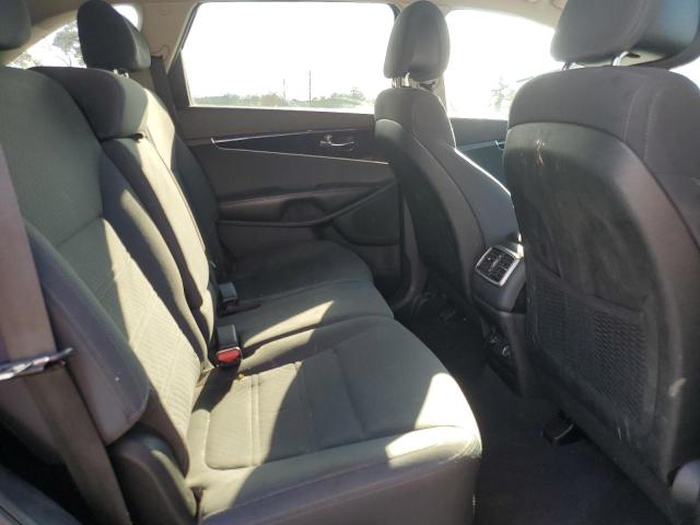 Photo 11 from auction – 2016 KIA SORENTO LX with VIN 5XYPG4A34GG101282