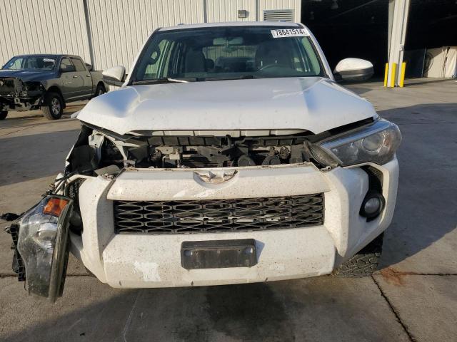 Photo 5 from auction – 2018 TOYOTA 4RUNNER SR with VIN JTEBU5JR6J5575551