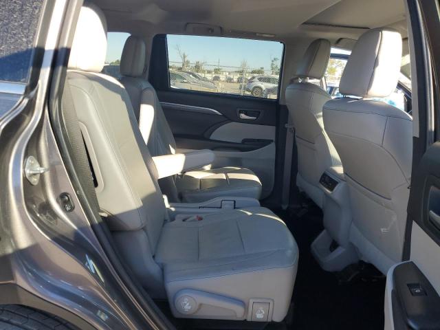 Photo 11 from auction – 2017 TOYOTA HIGHLANDER with VIN 5TDDZRFH2HS427004