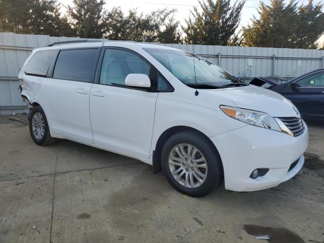 Photo 4 from auction – 2012 TOYOTA SIENNA XLE with VIN 5TDYK3DC6CS190973