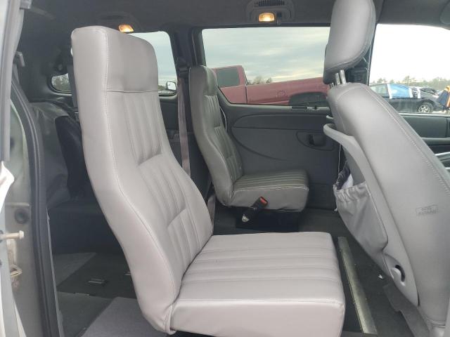 Photo 11 from auction – 2004 CHRYSLER TOWN & COU with VIN 2C8GP54L14R585323