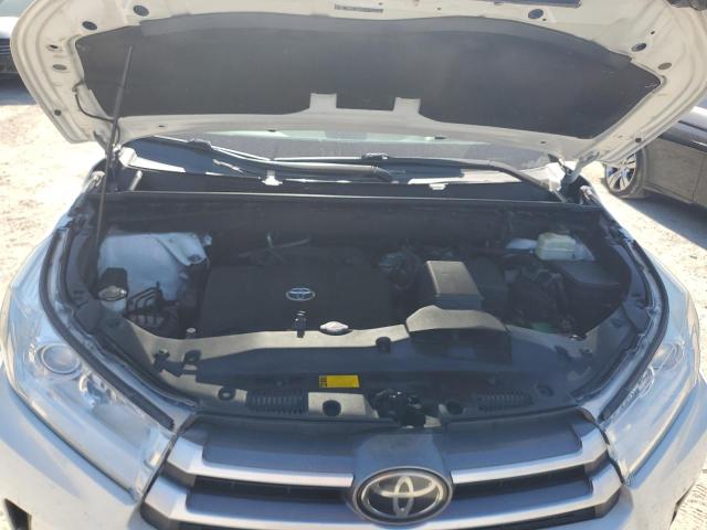 Photo 12 from auction – 2018 TOYOTA HIGHLANDER with VIN 5TDKZRFH9JS527842