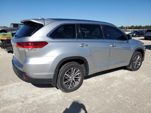 Photo 3 from auction – 2018 TOYOTA HIGHLANDER with VIN 5TDKZRFH8JS537827