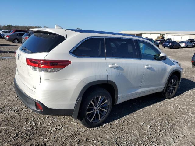 Photo 3 from auction – 2017 TOYOTA HIGHLANDER with VIN 5TDKZRFH9HS520111