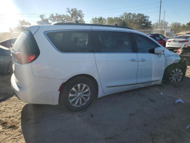 Photo 3 from auction – 2017 CHRYSLER PACIFICA T with VIN 2C4RC1BGXHR590935