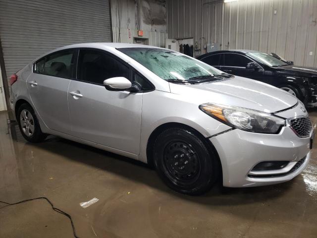 Photo 4 from auction – 2016 KIA FORTE LX with VIN KNAFK4A6XG5499964