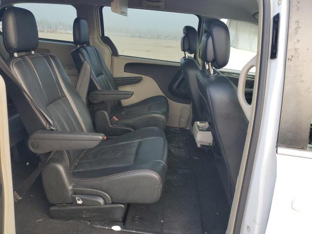 Photo 11 from auction – 2015 CHRYSLER TOWN & COU with VIN 2C4RC1BGXFR588261