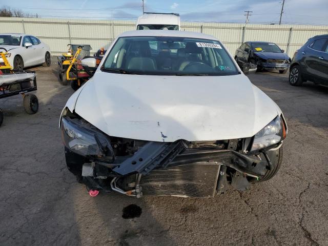 Photo 5 from auction – 2015 VOLKSWAGEN PASSAT S with VIN 1VWAT7A39FC093988