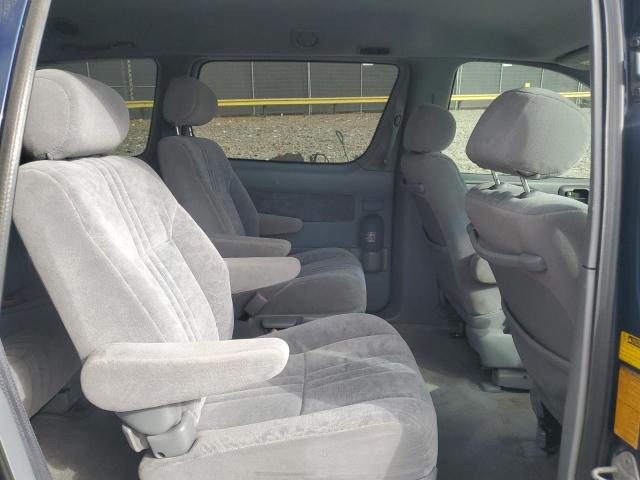 Photo 11 from auction – 2002 TOYOTA SIENNA with VIN 4T3ZF13C32U499019