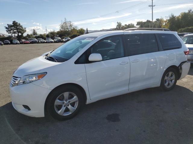 TOYOTA SIENNA LE 2015 with VIN 5TDKK3DC5FS683909 - Photo from auction