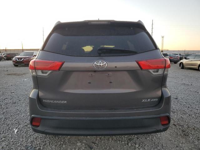 Photo 6 from auction – 2018 TOYOTA HIGHLANDER with VIN 5TDJZRFH4JS825890