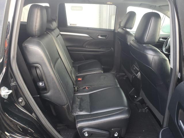 Photo 11 from auction – 2018 TOYOTA HIGHLANDER with VIN 5TDJZRFH5JS557612