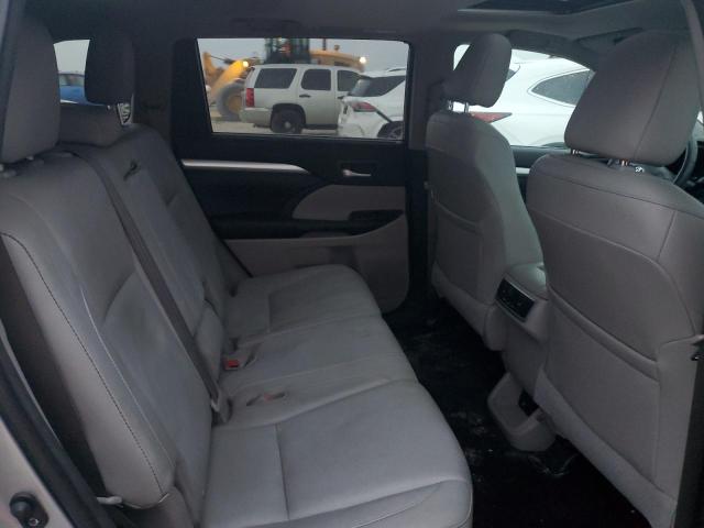 Photo 11 from auction – 2015 TOYOTA HIGHLANDER with VIN 5TDJKRFH5FS217193