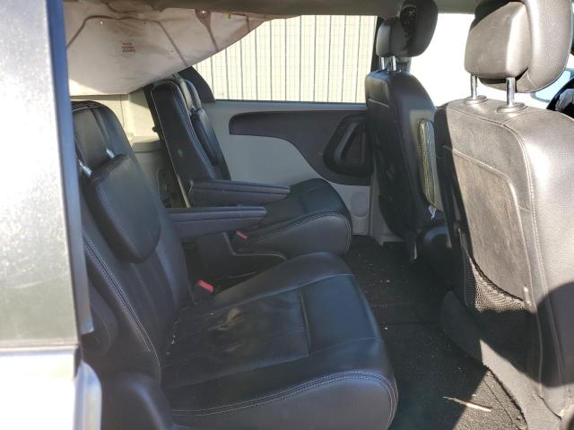 Photo 11 from auction – 2016 CHRYSLER TOWN & COU with VIN 2C4RC1BG5GR301345