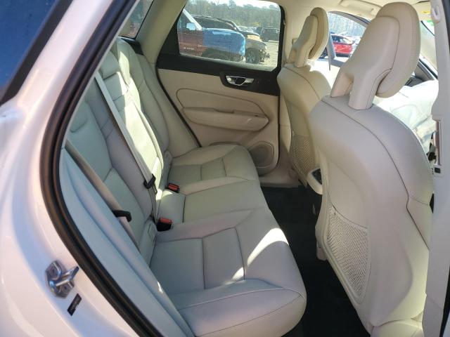 Photo 11 from auction – 2018 VOLVO XC60 T5 IN with VIN LYV102RL0JB077632