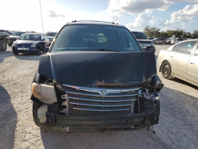 Photo 5 from auction – 2005 CHRYSLER TOWN & COU with VIN 2C8GP64L15R479509