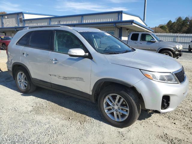 Photo 4 from auction – 2014 KIA SORENTO LX with VIN 5XYKT4A74EG470309