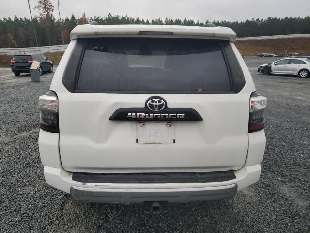 Photo 6 from auction – 2020 TOYOTA 4RUNNER SR with VIN JTEBU5JR4L5774505