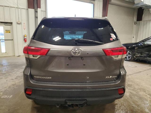 Photo 6 from auction – 2018 TOYOTA HIGHLANDER with VIN 5TDJZRFH5JS818074