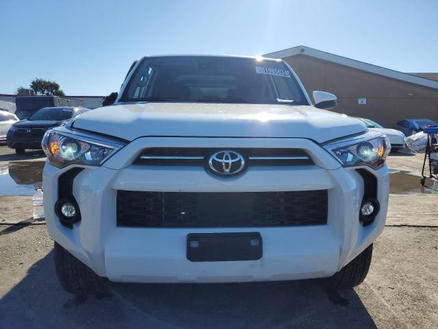 Photo 5 from auction – 2024 TOYOTA 4RUNNER SR with VIN JTEEU5JR0R5314960