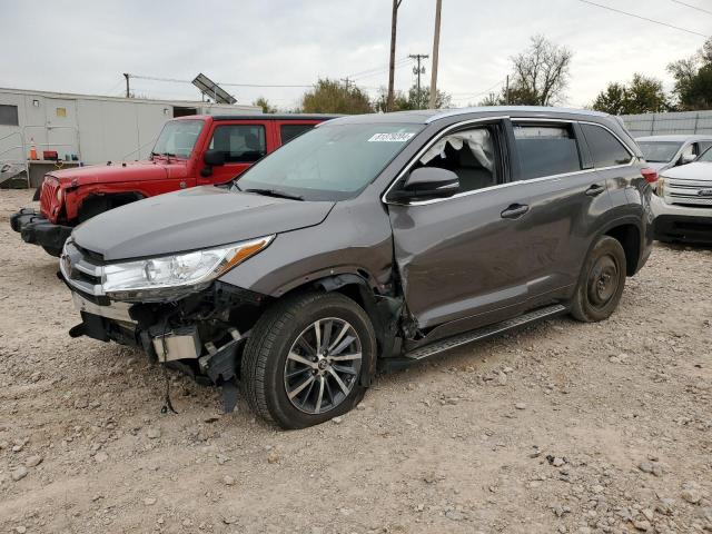 TOYOTA HIGHLANDER 2018 with VIN 5TDKZRFH1JS549589 - Photo from auction