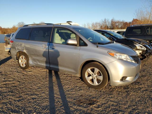 Photo 4 from auction – 2014 TOYOTA SIENNA LE with VIN 5TDKK3DC1ES419164