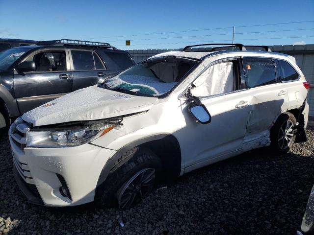 TOYOTA HIGHLANDER 2018 مع رقم تعريف المركبة 5TDJZRFH3JS554627 - صورة من المزاد
