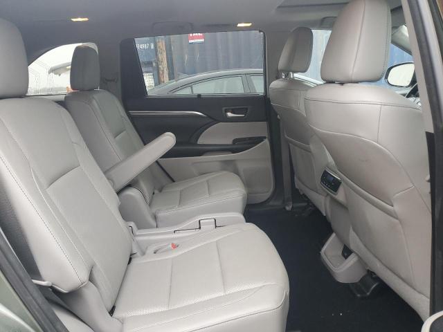 Photo 11 from auction – 2018 TOYOTA HIGHLANDER with VIN 5TDDZRFH9JS817488