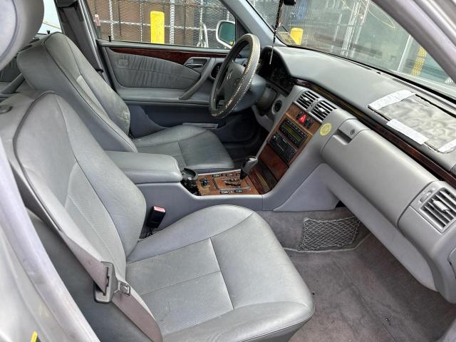 Photo 5 from auction – 2001 MERCEDES-BENZ E 320 with VIN WDBJF65J51B362188
