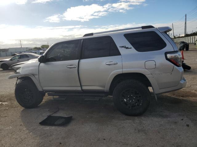 Photo 2 from auction – 2018 TOYOTA 4RUNNER SR with VIN JTEBU5JR5J5571099