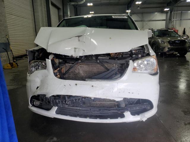 Photo 5 from auction – 2016 CHRYSLER TOWN & COU with VIN 2C4RC1BG2GR206838