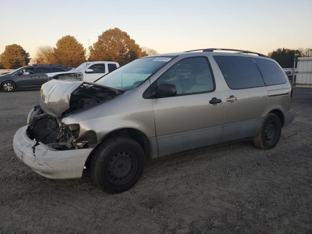 TOYOTA SIENNA LE 2000 with VIN 4T3ZF13C5YU206052 - Photo from auction