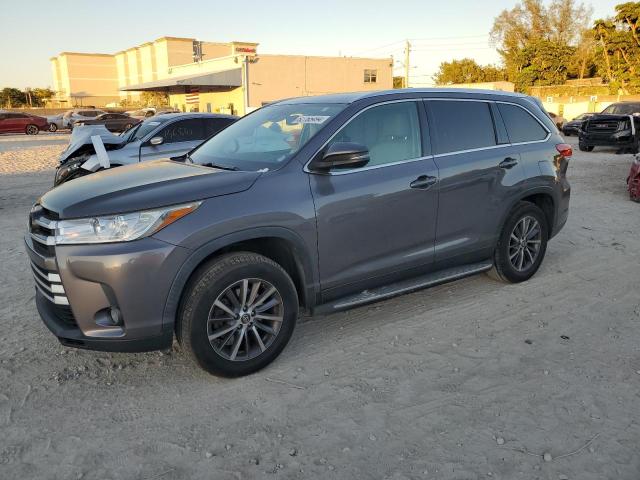 TOYOTA HIGHLANDER 2019 with VIN 5TDKZRFH3KS319070 - Photo from auction