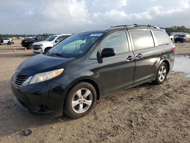 TOYOTA SIENNA LE 2017 with VIN 5TDKZ3DC3HS805925 - Photo from auction